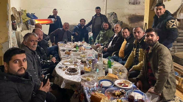 Belediye Başkanı deve çiftliğinde doğum günü kutladı!