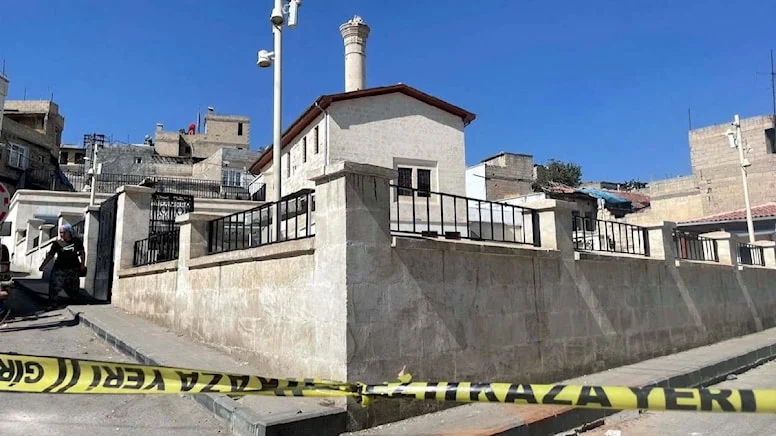 Ailesine kurşun yağdırdı, camide intihar etti
